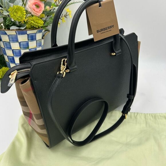 Women’s Burberry Banwell classic check leather bag with detachable strap - Picture 2 of 15